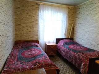 Проживание в семье Homestay in Tatev Татев Двухместный номер с 2 отдельными кроватями, вид на сад-1